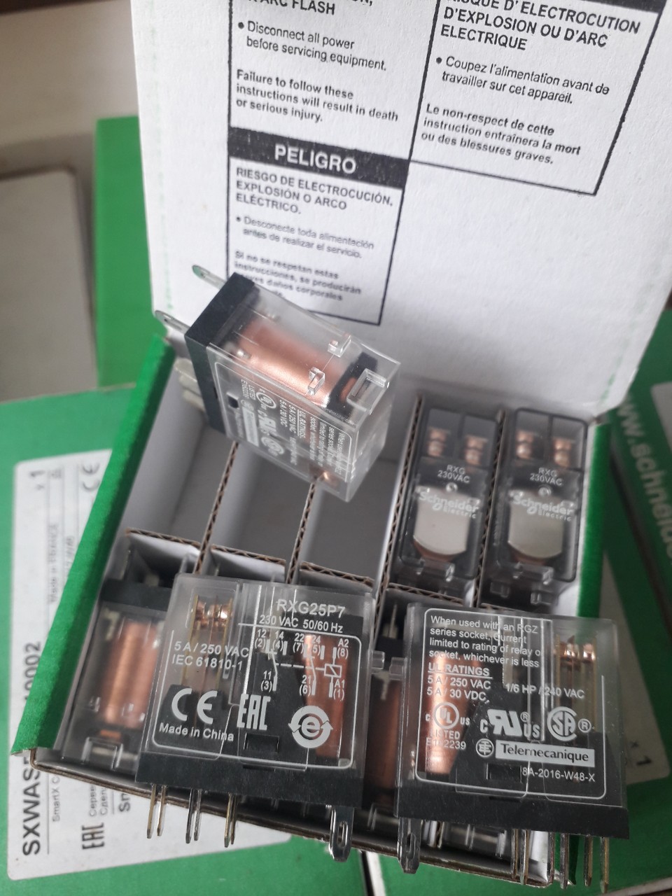 Rơ le trung gian RXG25P7 Schneider - coil 220Vac - 8 chân 2NO-2NC loại nhỏ