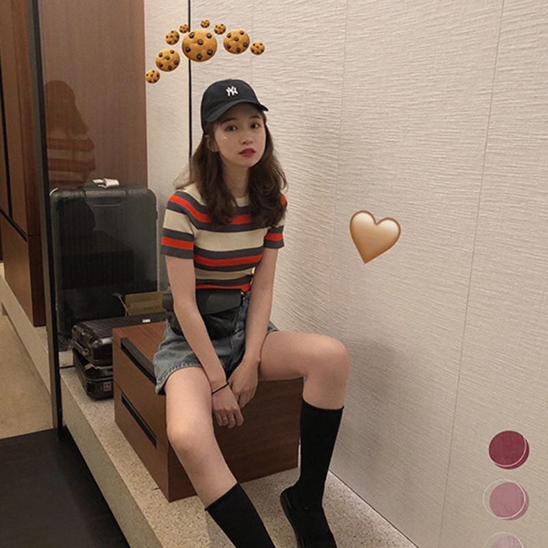 Áo thun tay ngắn hoạ tiết kẻ sọc thiết kế đơn giản dễ phối đồ