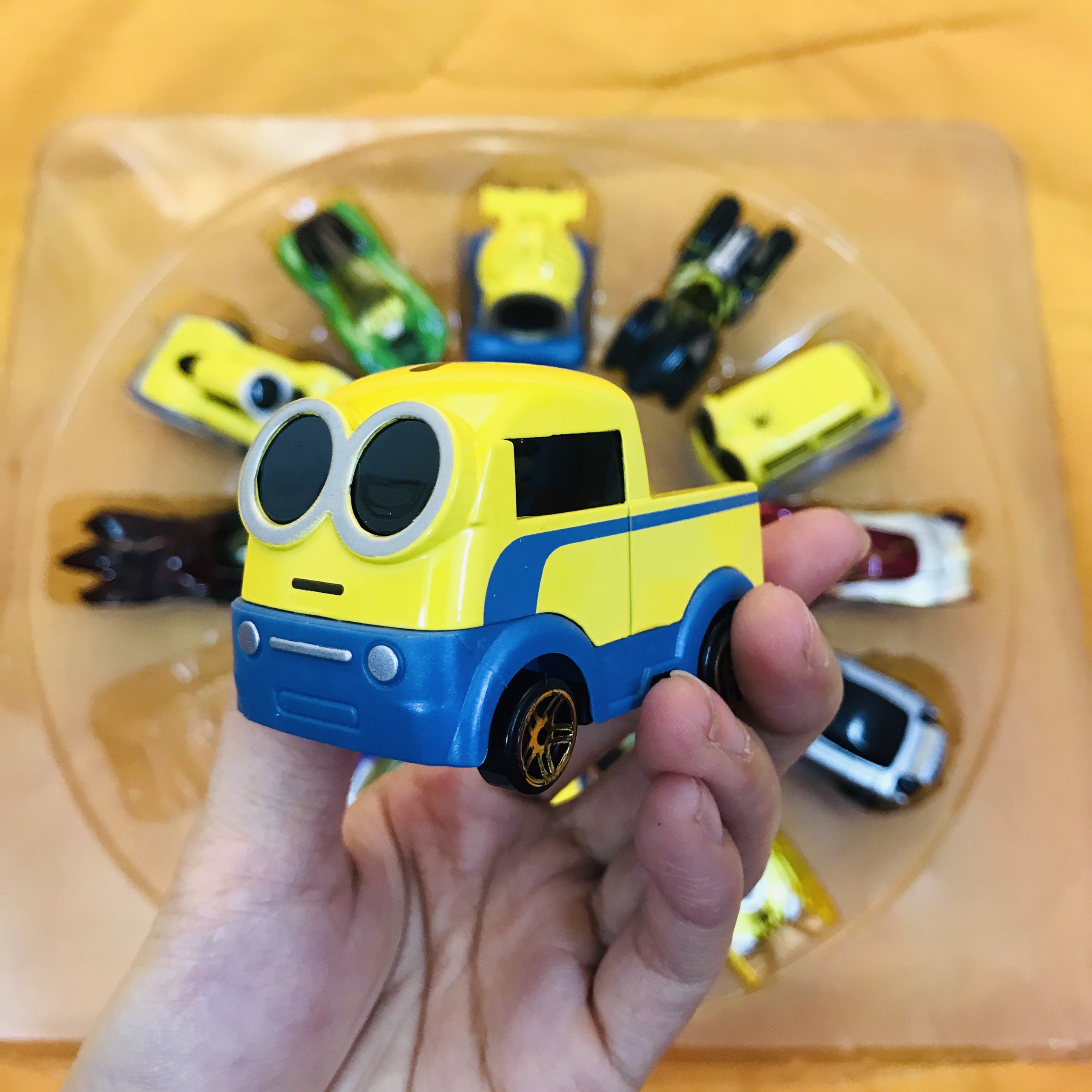 Ô tô đồ chơi trẻ em mô hình mminion bằng sắt ngộ nghĩnh cho bé hộp đẹp, quà tặng sinh nhật cho bé