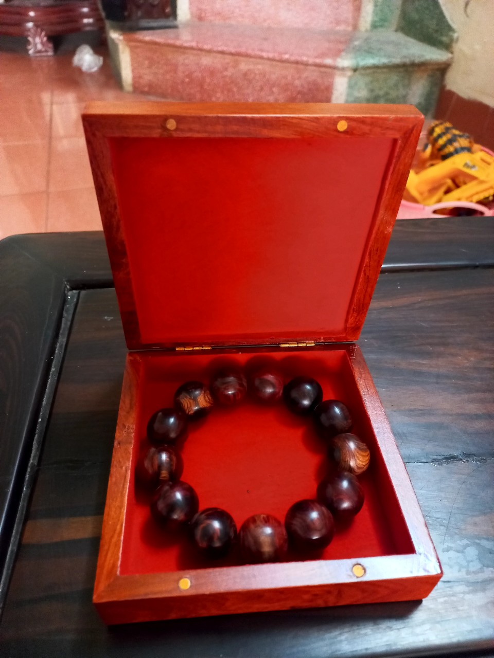 Vòng gỗ sưa ,đồ trang sức phong thủy đeo tay kt 20ly