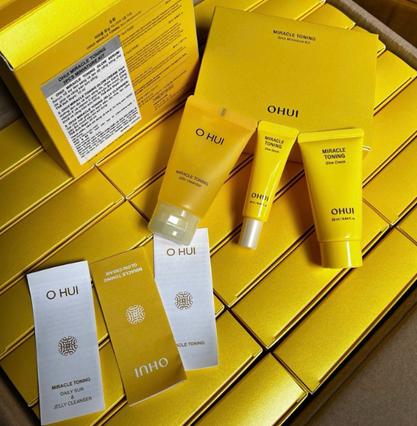 Bộ dưỡng ẩm sáng da căng bóng OHUI Miracle Toning 3pcs set