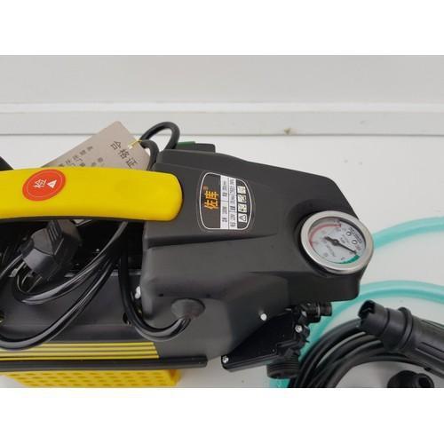 Máy rửa xe, Tưới cây, phun cho hoa. -Tắm súc vật. -Tẩy rửa rong rêu lâu năm làm ố bề mặt ngôi nhà.