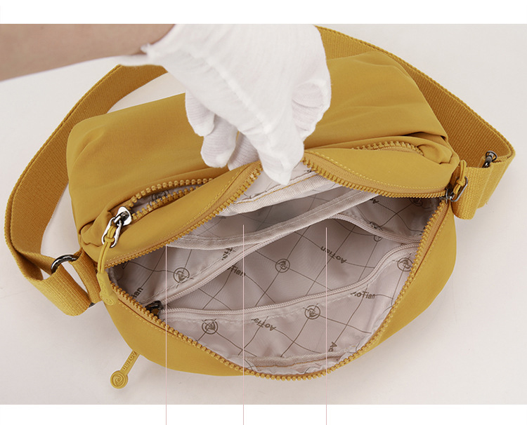 Túi đeo chéo nữ phong cách dễ thương – BEE GEE DCNU1094