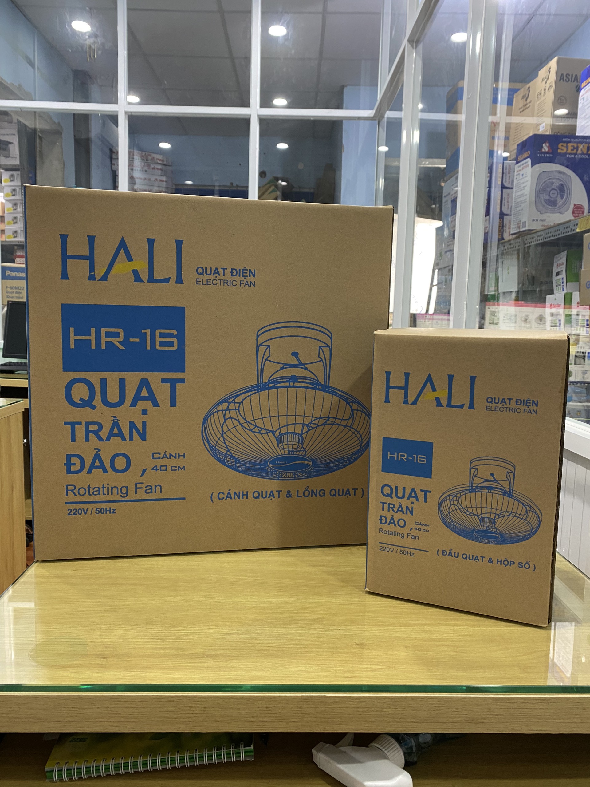 Quạt đảo trần Hali HR-16 công suất 47W sử dụng hộp số, 4 tốc độ gió - Hàng chính hãng