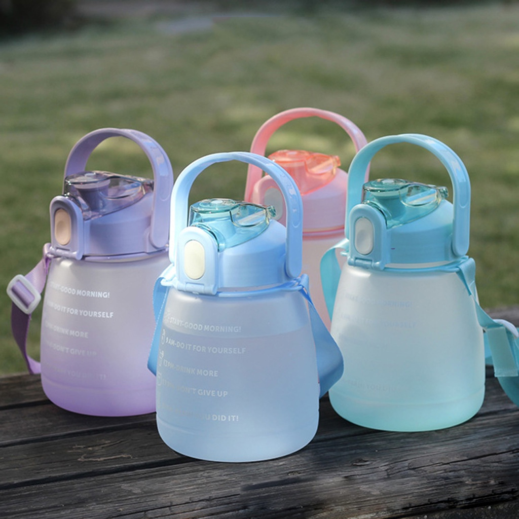 Bình Nước Nhắc Nhở Uống Nước Theo Ngày 1200ml - YOGA QG , Màu Sắc Bắt Mắt, Thiết Kế Ống Hút Tiện Dụng, Có Vạch Báo Giờ Uống Nước - Hàng chính hãng