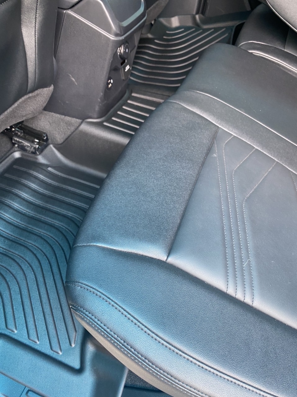 Hình ảnh Thảm lót sàn xe ô tô Ford Everest 2022+ (sd) Nhãn hiệu Macsim chất liệu nhựa TPE cao cấp màu đen