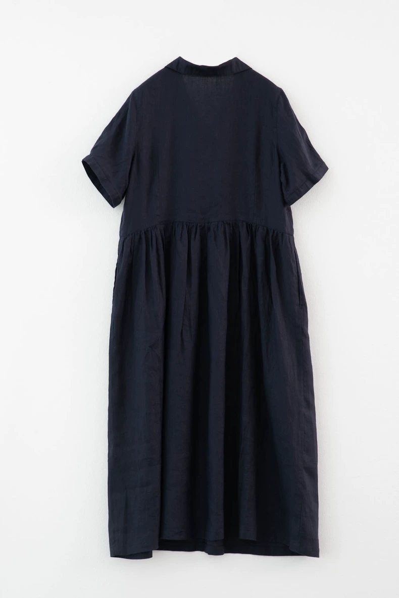 Đầm nữ suông dáng xòe cổ sen phối cúc kín đáo có kèm dây thắt eo chất liệu Linen cao cấp, thanh lịch