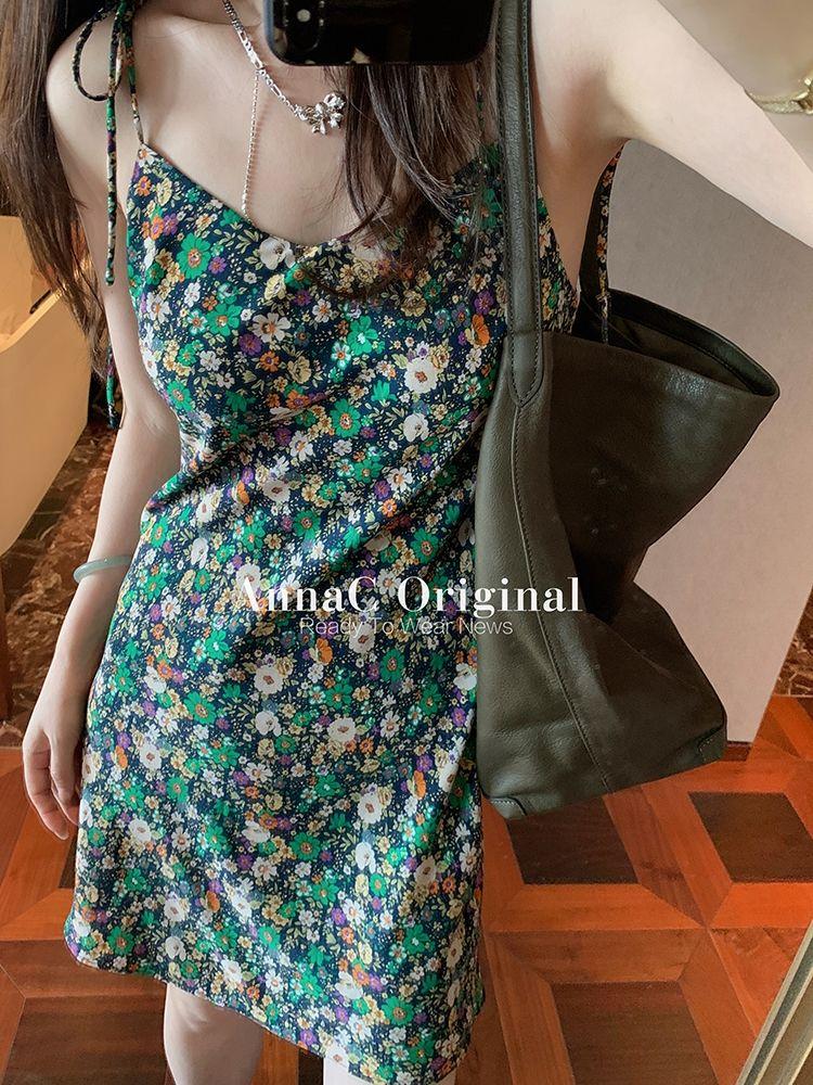 TOBE1SHOP 2023 Mùa hè Hàn Quốc cổ điển sling váy hoa mảnh đầm thiết kế phụ nữ nhỏ v cổ khí chất một từ váy ngắn
