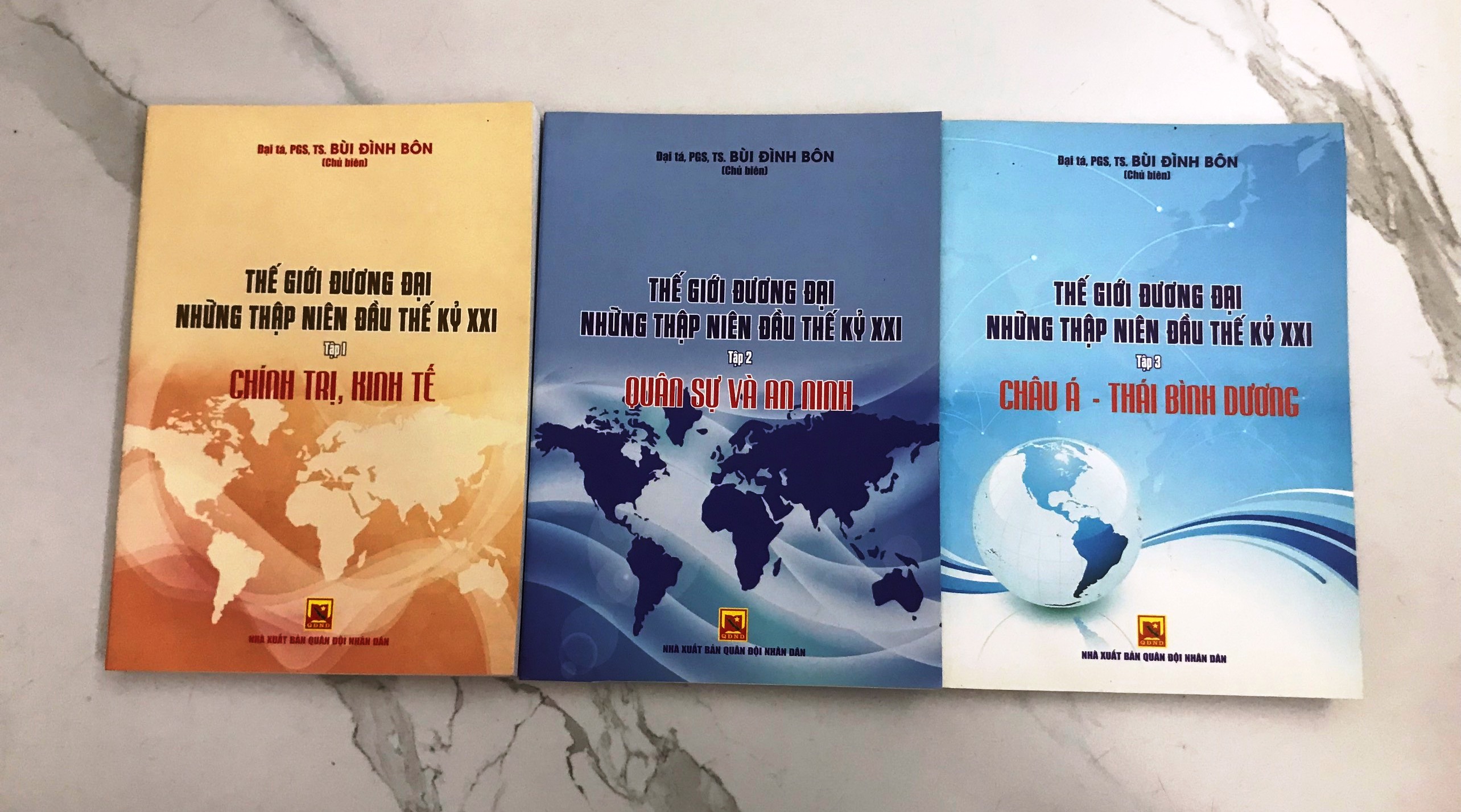 bộ 3 tập - THẾ GIỚI ĐƯƠNG ĐẠI NHỮNG THẬP NIÊN ĐẦU THẾ KỶ 21: CHÍNH TRỊ, KINH TẾ - QUÂN SỰ AN NINH - CHÂU Á THÁI BÌNH DƯƠNG (Đại tá Bùi Đình Bôn)