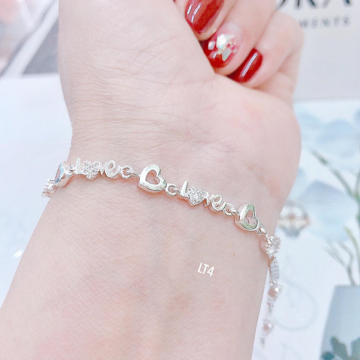 Lắc tay nữ chữ Love chất liệu bạc Ý MS020