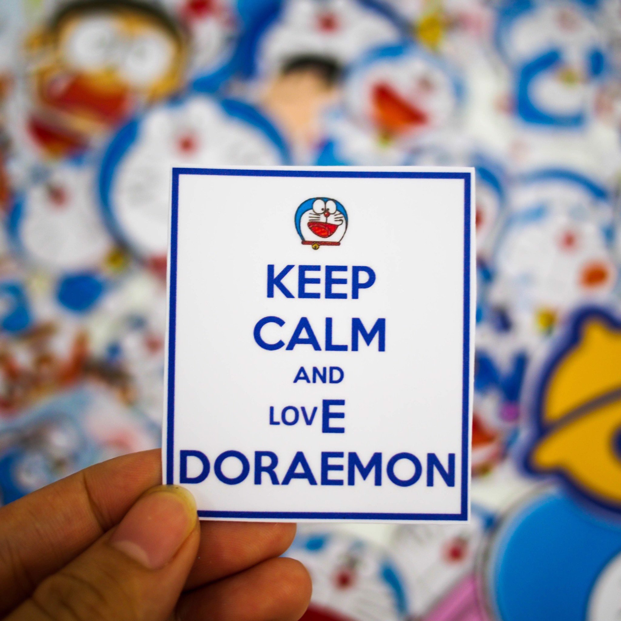 Hộp 100 Sticker hình dán Doraemon dán Laptop, Vali, Mũ bảo hiểm, Điện thoại, Xe máy