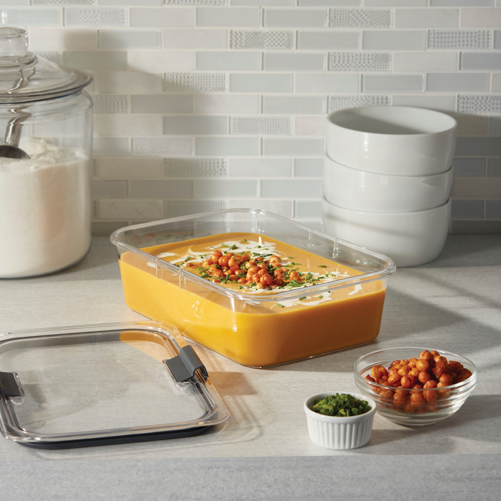 Hộp nhựa đựng thực phẩm Brilliance Tritan size 2.3L Rubbermaid USA