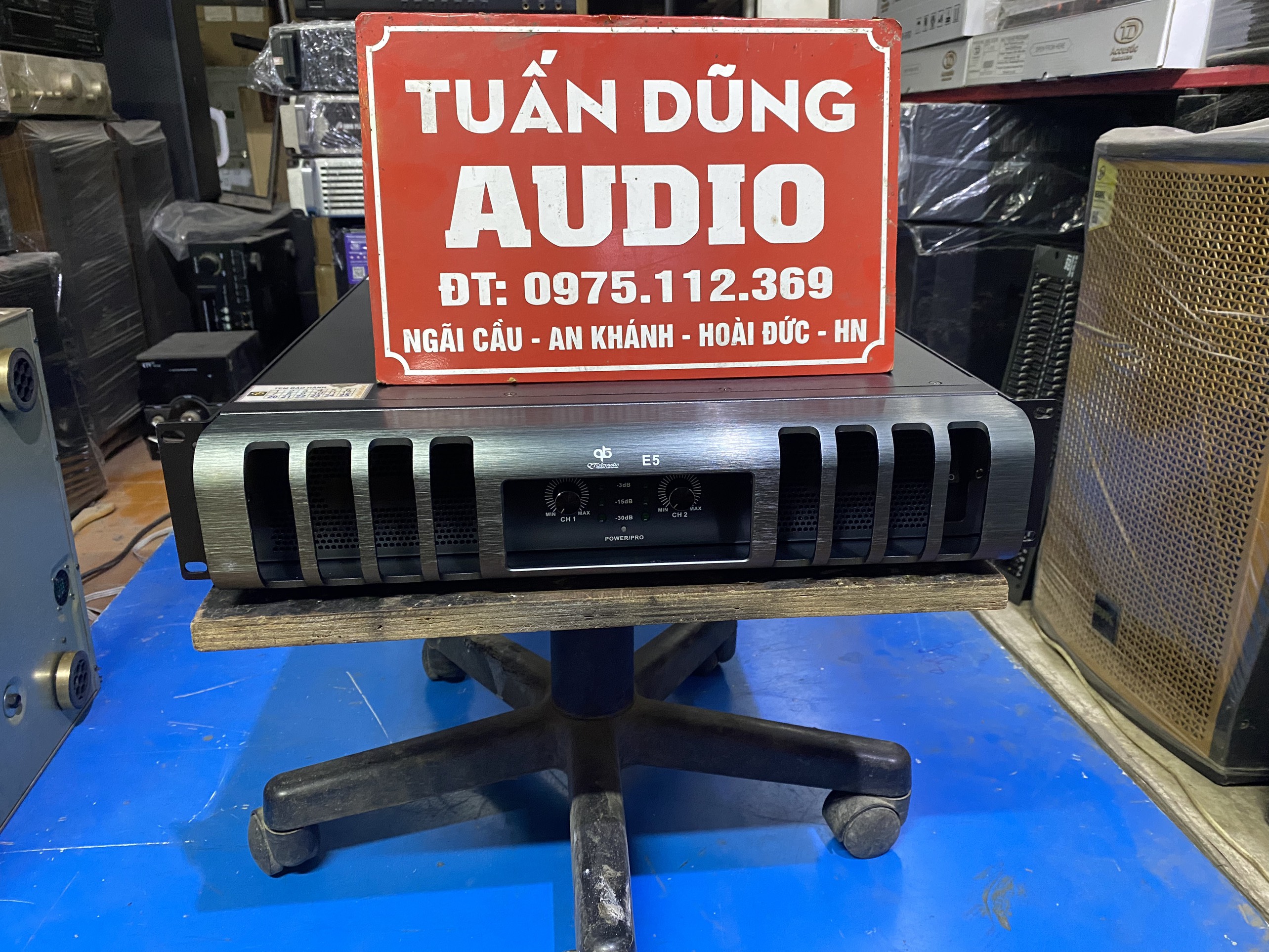 Main đẩy công suất QT Acoustic E5 - 32 sò, nguồn xuyến siêu khủng - Hàng chính hãng