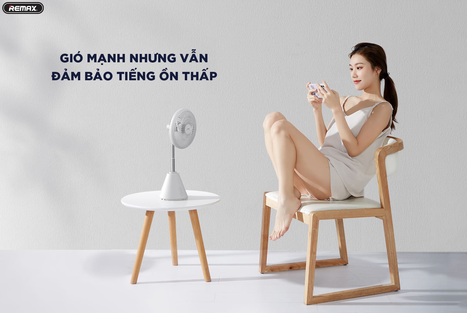 Quạt Để Bàn Mini REMAX Không Dây FS-03 - Hàng Chính Hãng