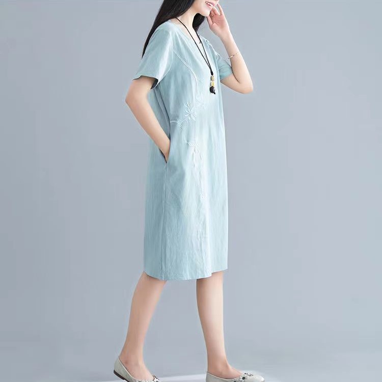 Đầm đũi thêu hoa suông nữ cổ tròn ngắn tay, chất liệu đũi mềm, thoải mái khi mặc Đũi Việt DV205