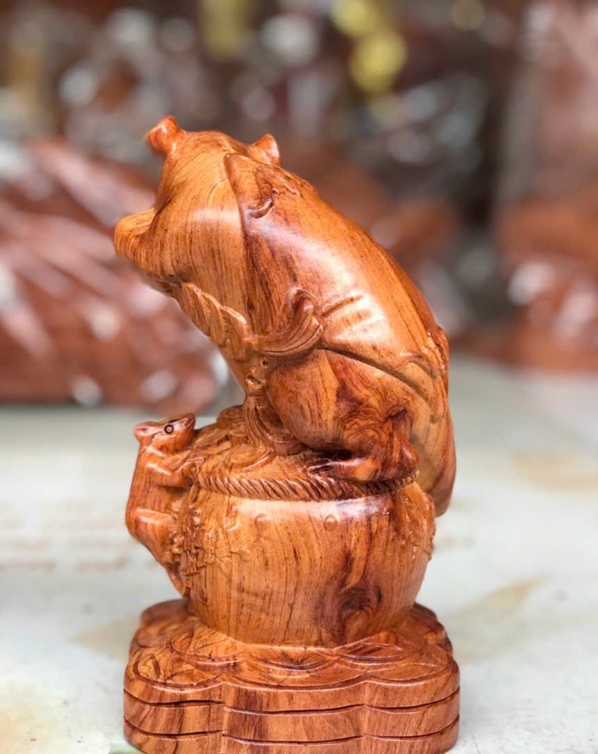 Tượng con chuột phong thủy hút tài lộc bằng gỗ hương đá kt cao 20cm 