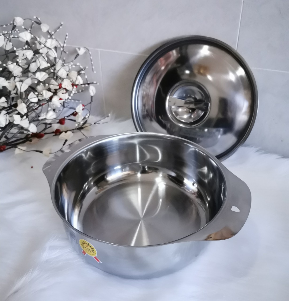 Nồi Lẩu Inox Nấu Điện Từ Quai Hình Lổ Tim 24cm TẶNG 1 Rổ Hình Tim