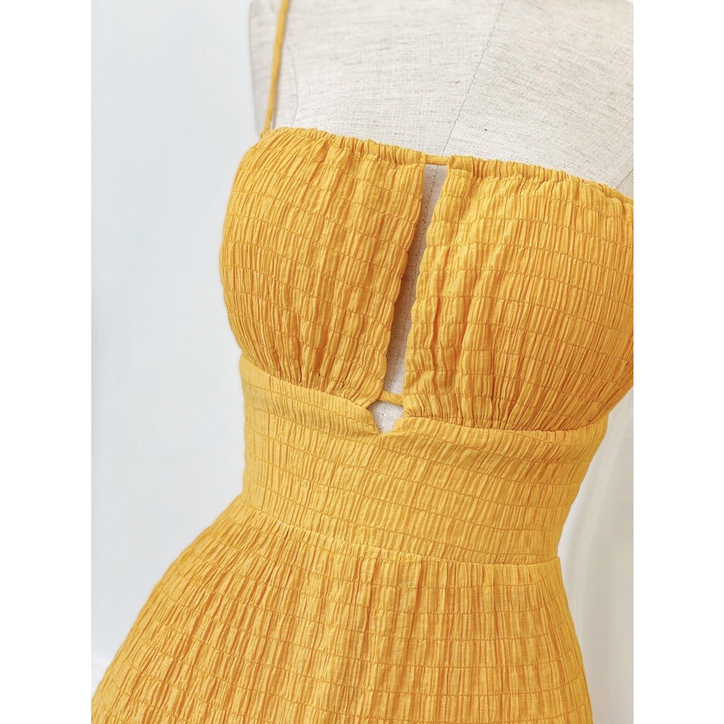 Đầm maxi vàng 2 dây cut out ngực hở lưng siêu quyến rũ
