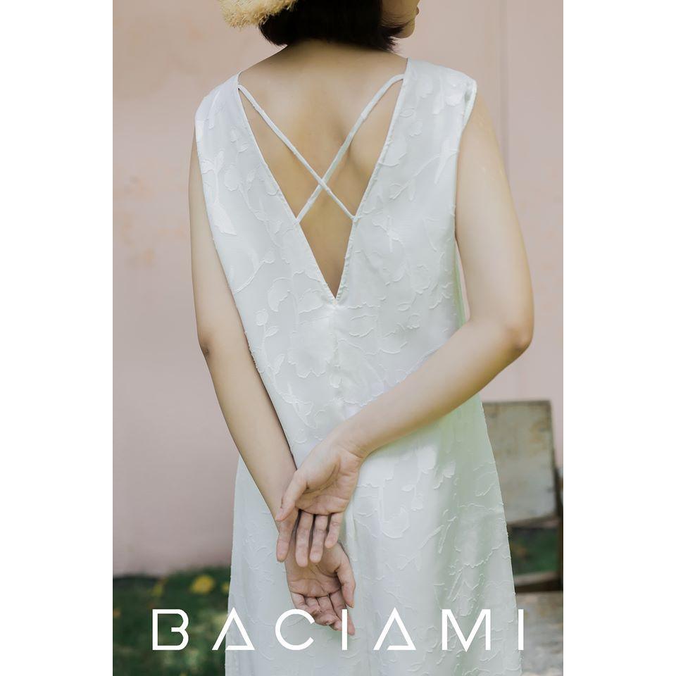 Baciami-Đầm Trắng Cổ Tròn Hở Lưng