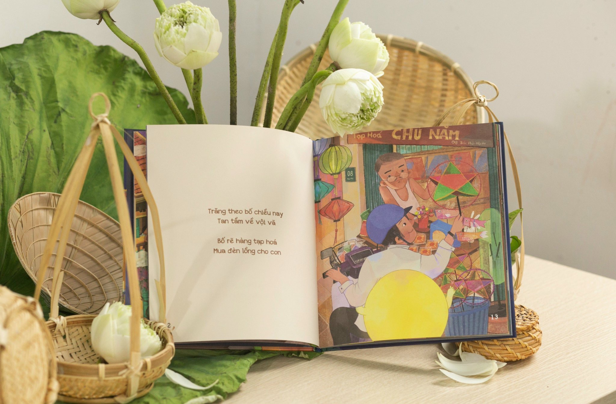 Đủng Đỉnh Trăng Đi - Sách thơ kết hợp âm nhạc kèm sticker, bookmark cho bé 0-3 4-6 tuổi - LionBooks