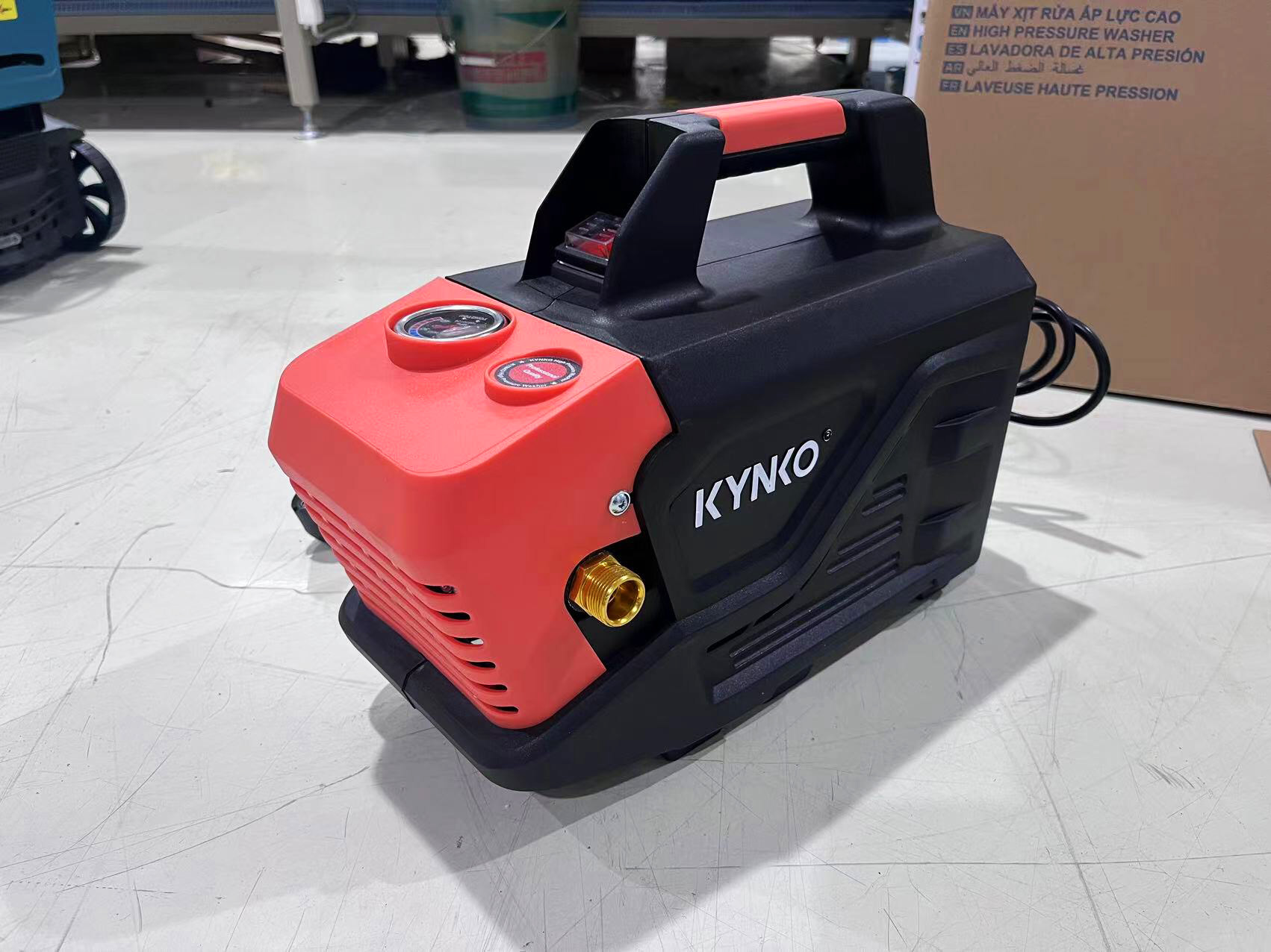 Máy rửa xe áp lực cao nhập khẩu chính hãng Kynko KW03 siêu bền