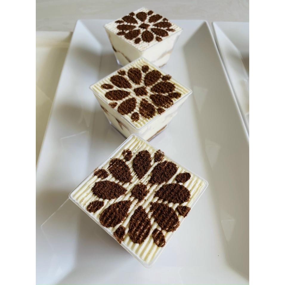 40 Ly vuông đựng tiramisu - Ly nhựa cứng đựng mousse cake - Ly nhựa nắp cầu đựng tiramisu 7065