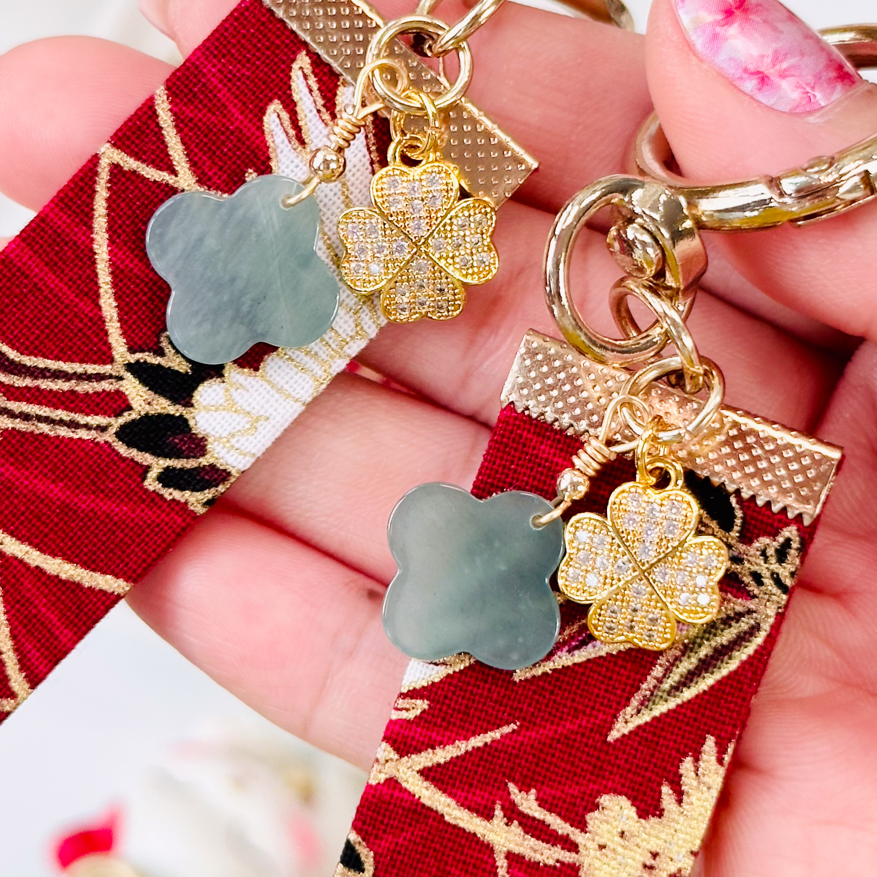 CRZ Fabchain - Phụ Kiện - Blue Water Jade Clover with Clover Charm - Móc Khóa Kèm 1 Viên Đá Ngọc Bích và Hạt Charm Hình Cỏ Ba Lá