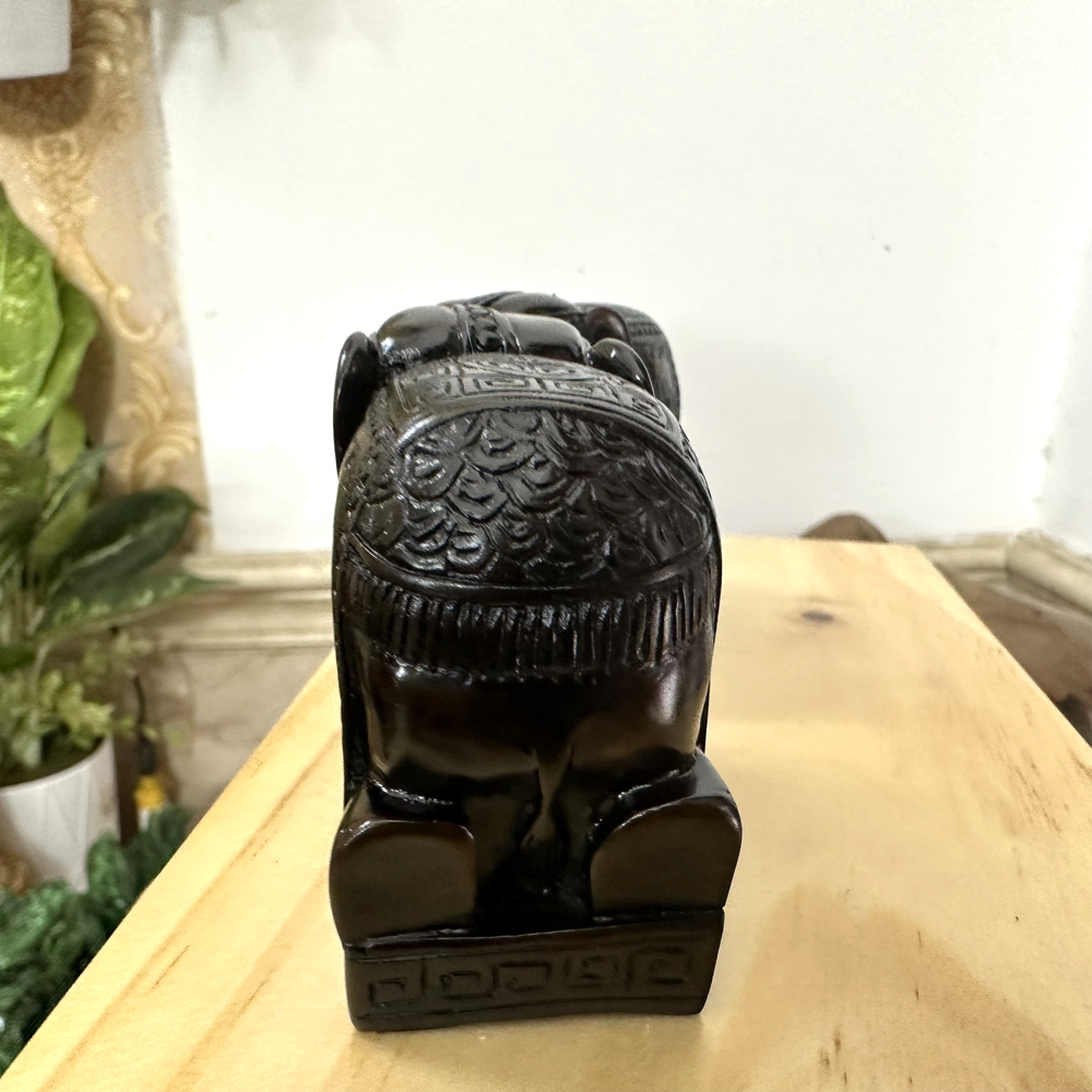 Cặp 2 tượng voi đá phong thủy trang trí dáng vòi voi hướng xuống ý nghĩa cầu Thọ - Cao 6cm - Nâu đen