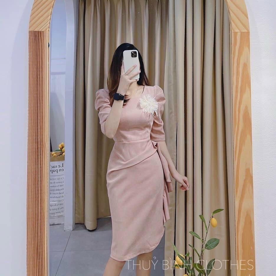 Đầm body dự tiệc phối bèo 1 bên đính hoa ở ngực cổ tròn tay lửng chất umi 2 màu đỏ và hồng Kimhoa77