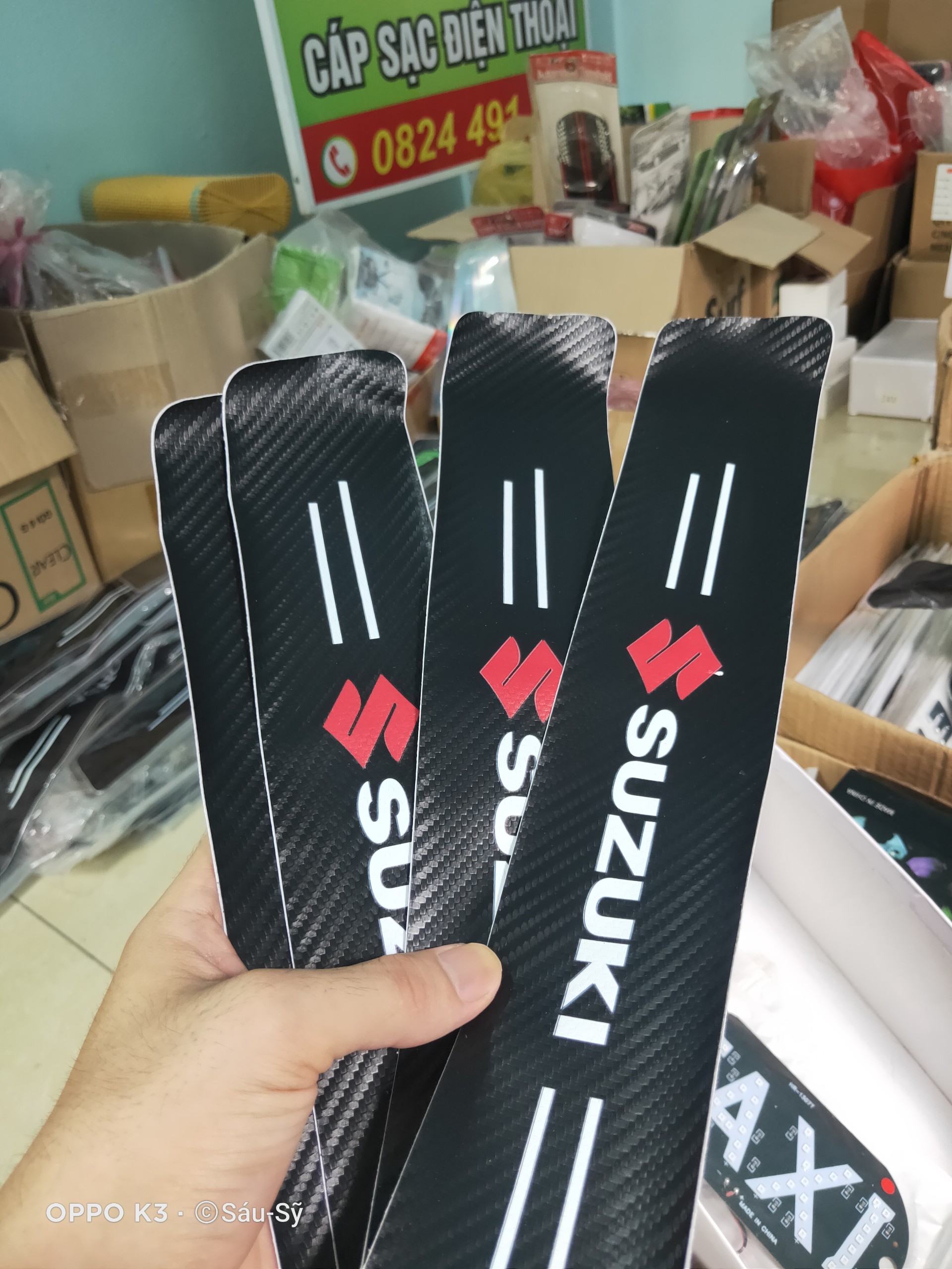 SUZUKI - Bộ 9 miếng dán bậc cửa trong ngoài và Cốp Sau Ô tô Chống trầy bằng Sợi Carbon