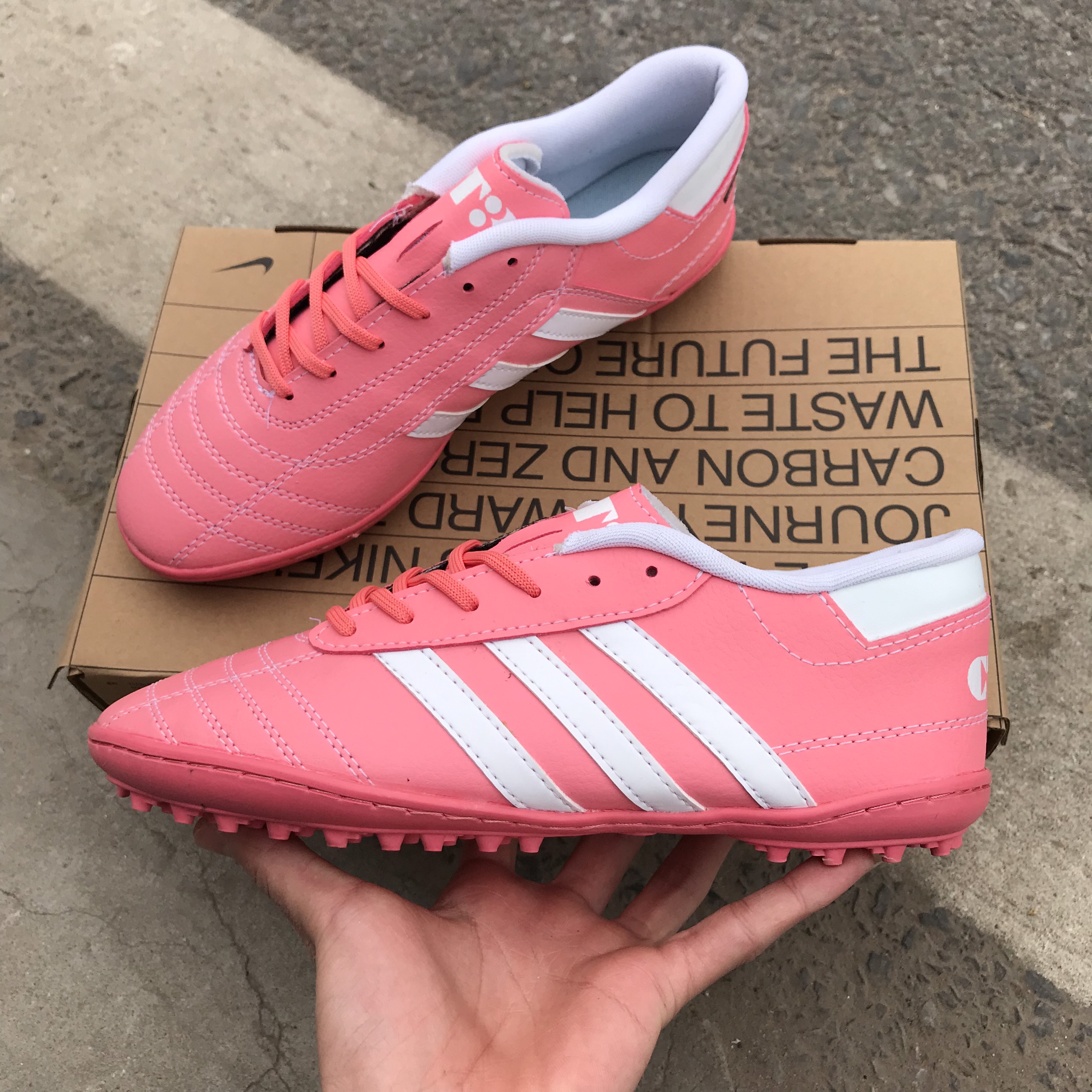 Đôi giày đá banh chất lượng CT3 VN cao cấp hồng