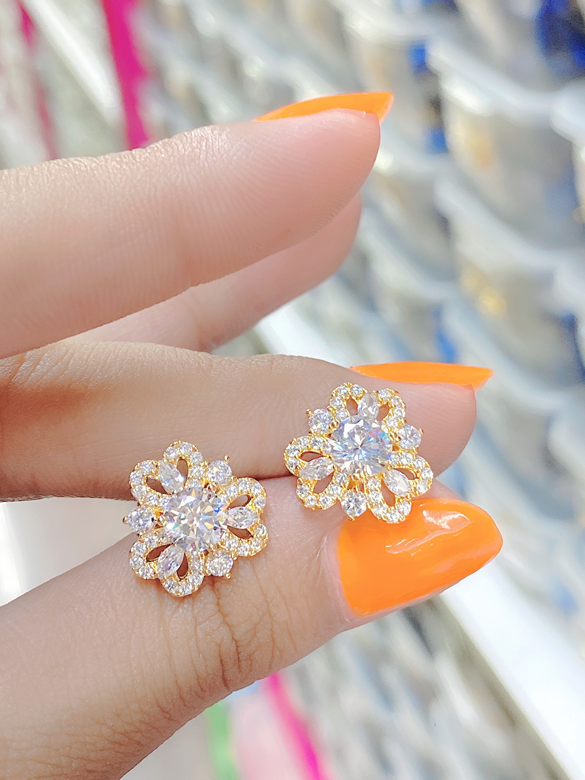 Bông tai nữ đính xoàn mạ màu 18k cao cấp U18