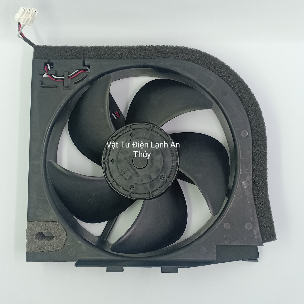 Quạt tủ lạnh NIDEC DC12V đen lớn 3 dây