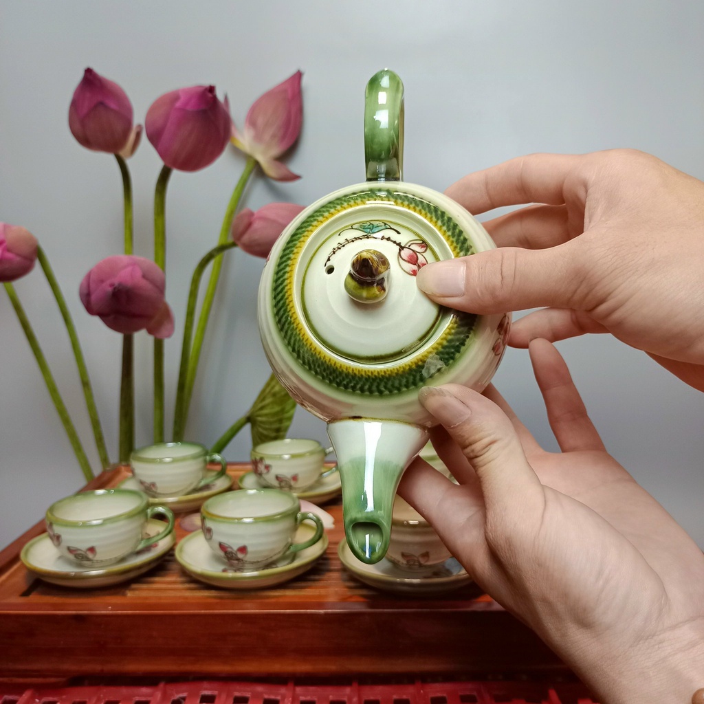 Bộ ấm chén uống trà cao cấp , bộ ấm trà Bát Tràng men rong vẻ tay hoa tiết hoa sen