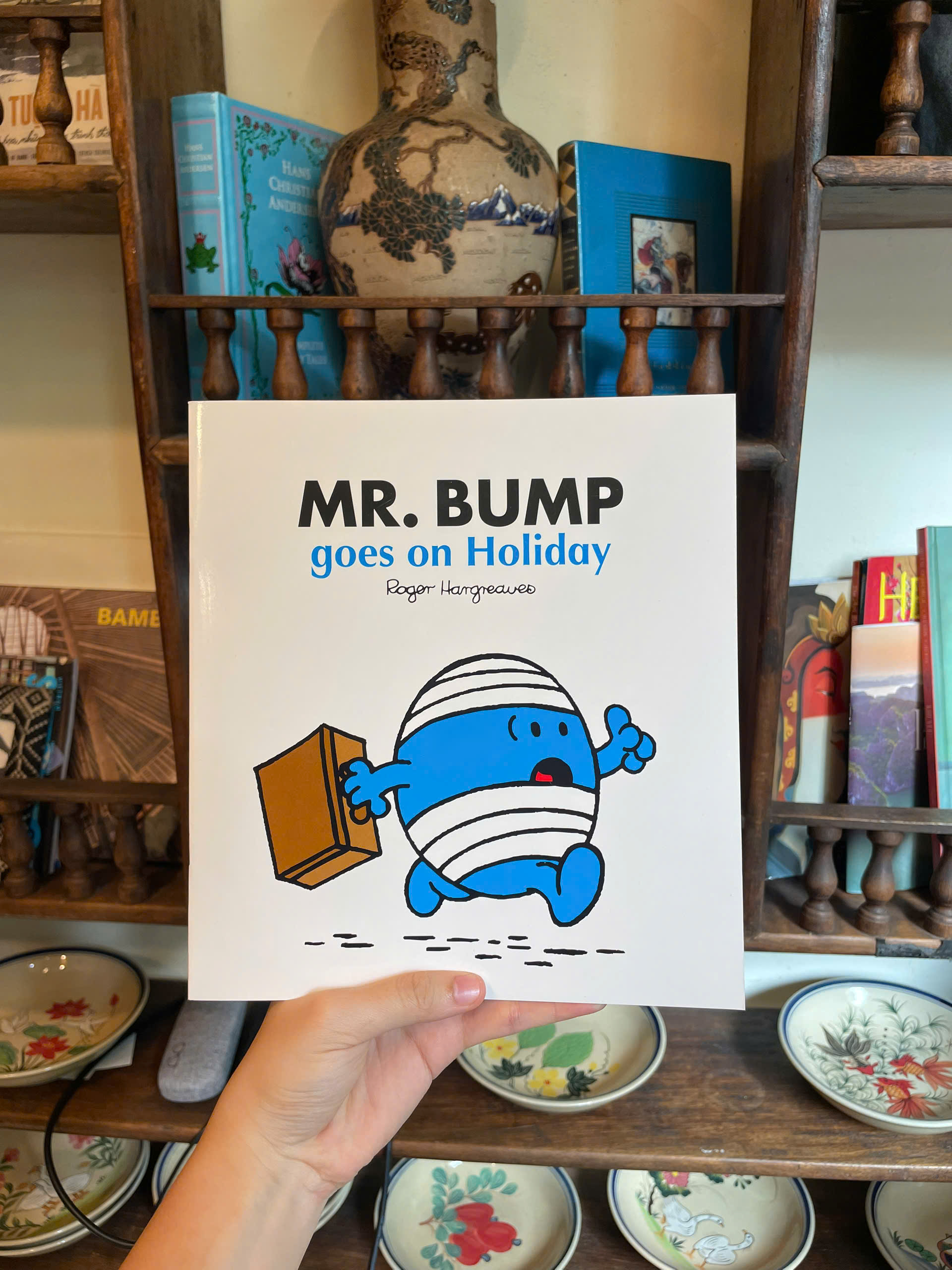 Sách - Mr Bump Goes On Holiday by Roger Hargreaves - Children Picture Story book in English