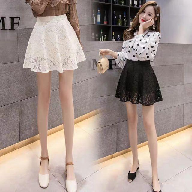 Chân váy ren xòe dài gần chạm gối