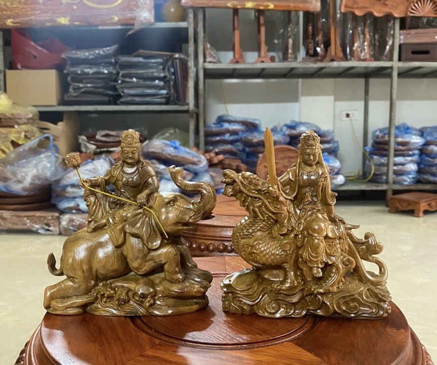 Tượng phổ hiền bồ tát bằng gỗ bách xanh thơm nức kt 14×15×7cm