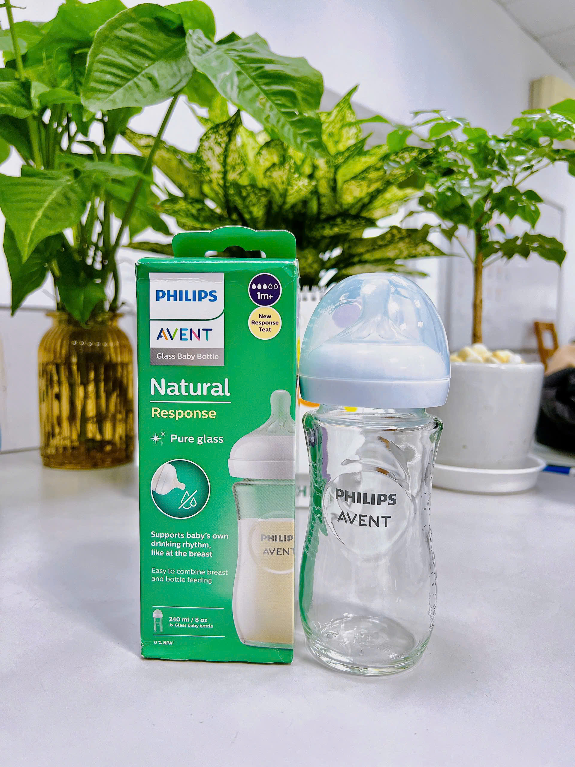 Philips Avent bình sữa thủy tinh mô phỏng tự nhiên mới 240ml bé từ 1 tháng SCY933/01