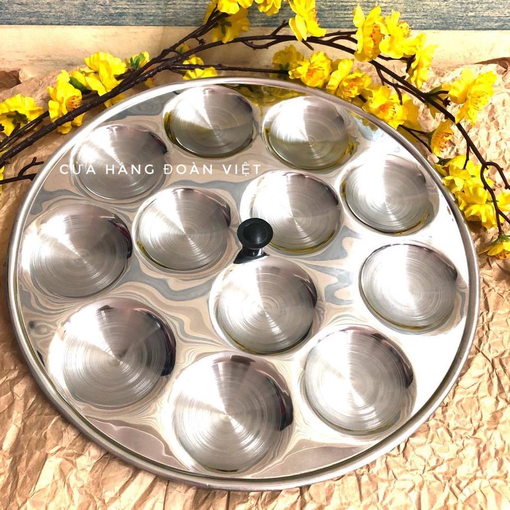 Khuôn Bánh Bò, Bánh Bèo - Inox tiện lợi có nút cầm chống nóng - Khuôn 12 Bánh size bánh lớn 7.5cm,đường kính khuôn 32 cm