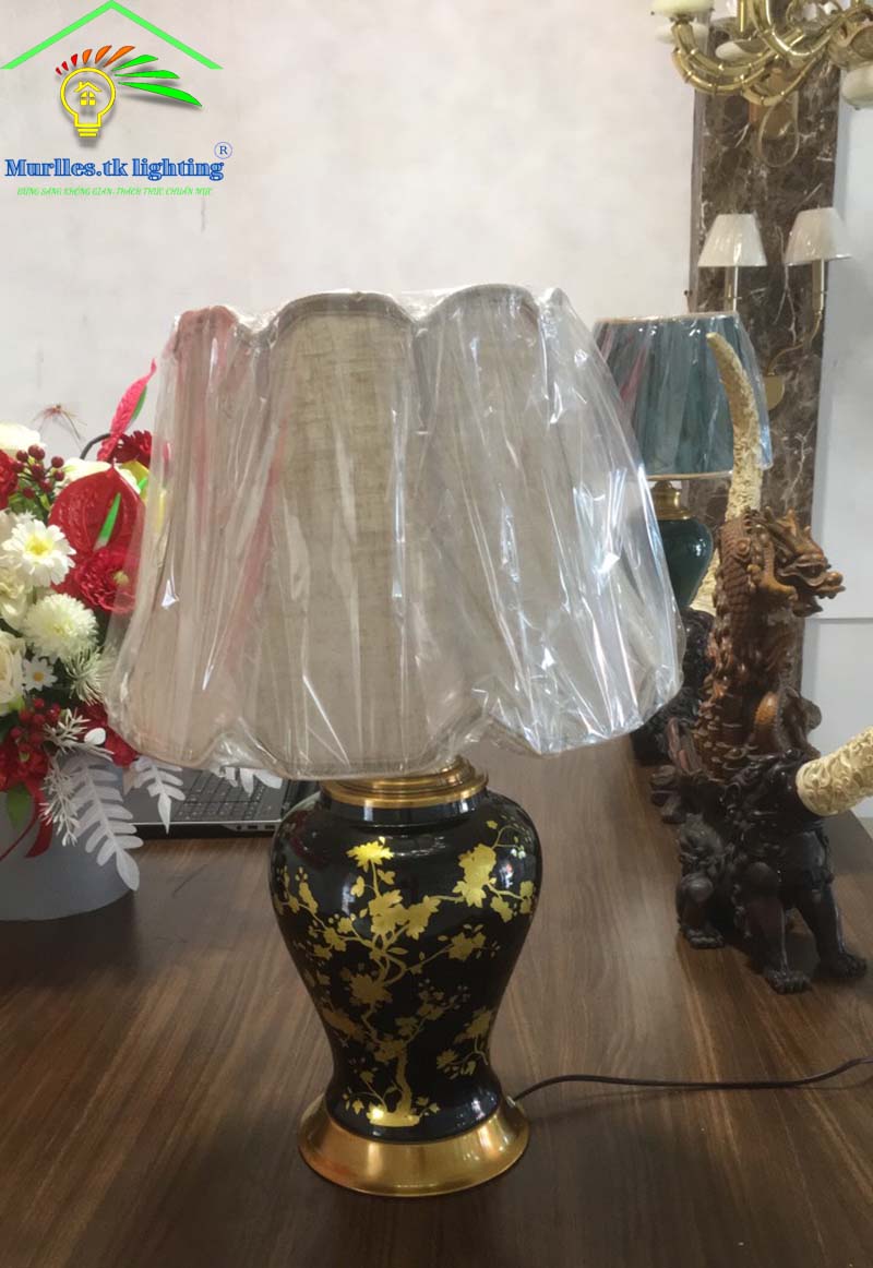 Đèn để bàn, đèn bàn gốm đen hao mạ vàng huyền bí sang trọng 2014