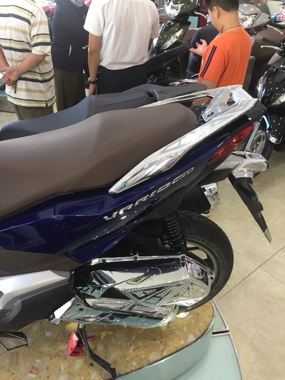 ỐP BẦU E  DÙNG CHO ĐỜI XE VARIO 160cc - VARIO 2022 2023 CROM