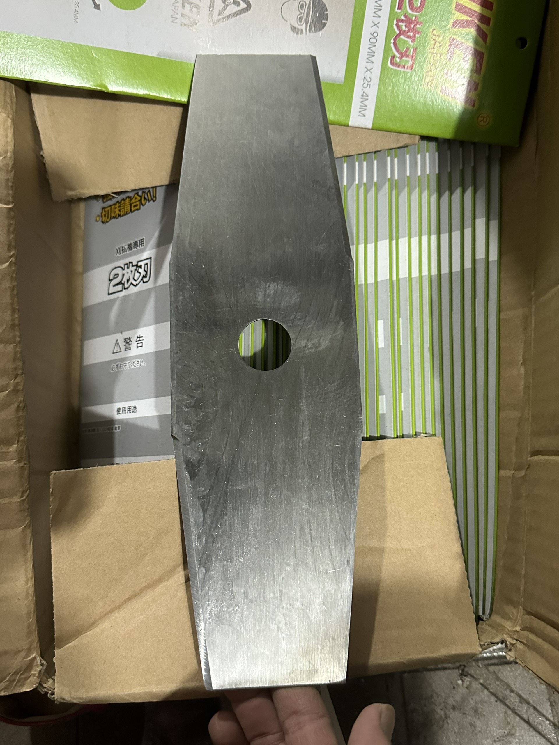 DAO CẮT CỎ XÉO. 305MM X 2MM X 90MM.