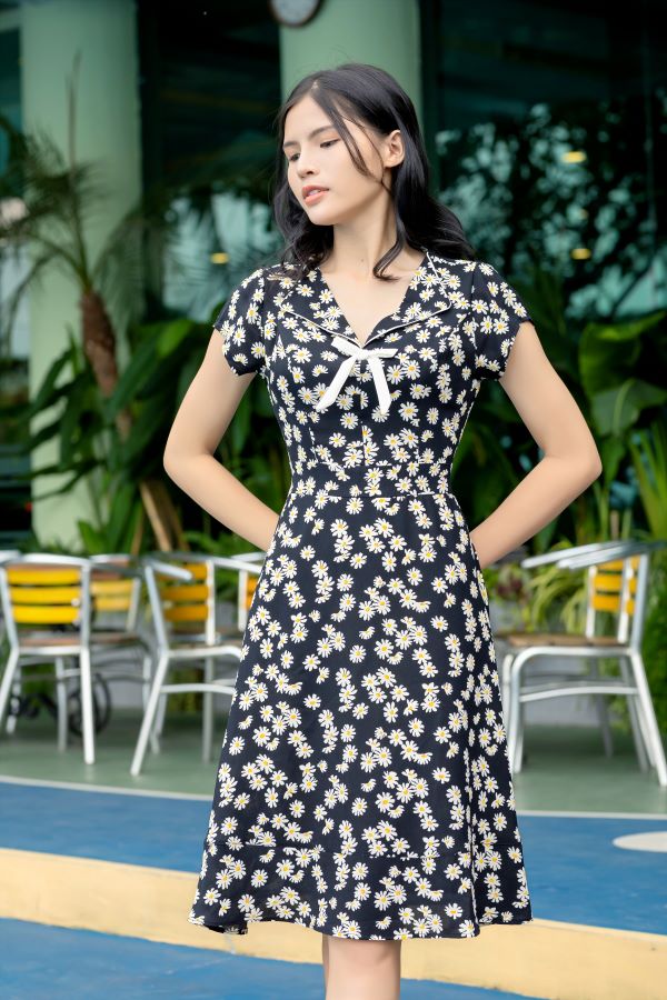 Đầm xòe hoa cúc cột nơ màu đen EV09