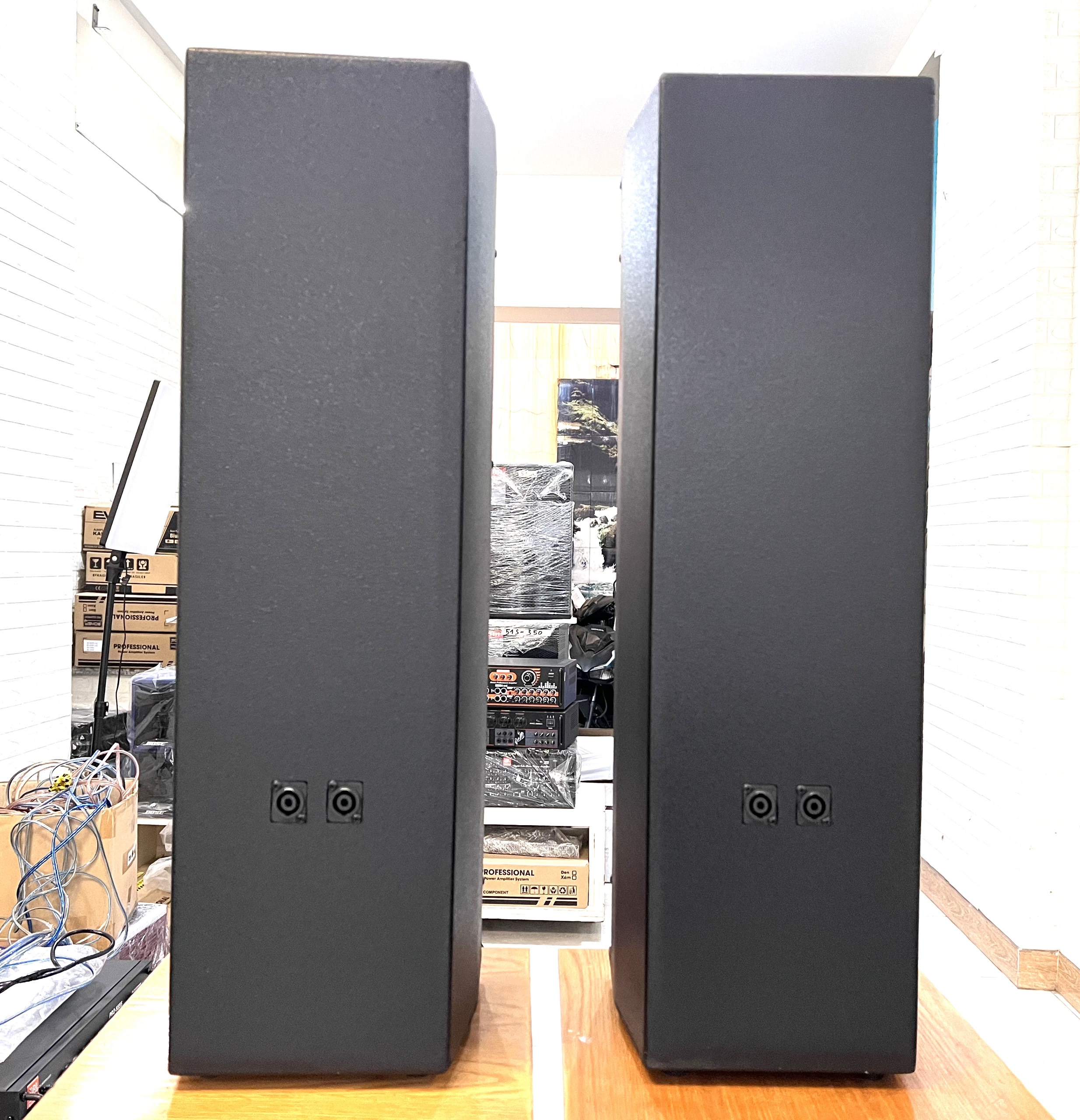 Loa đứng Full đôi 20 thùng sơn cao cấp 2 bass đôi 20 và 1 chép kèn chuyên karaoke và nghe nhạc BellPlus (hàng chính hãng)