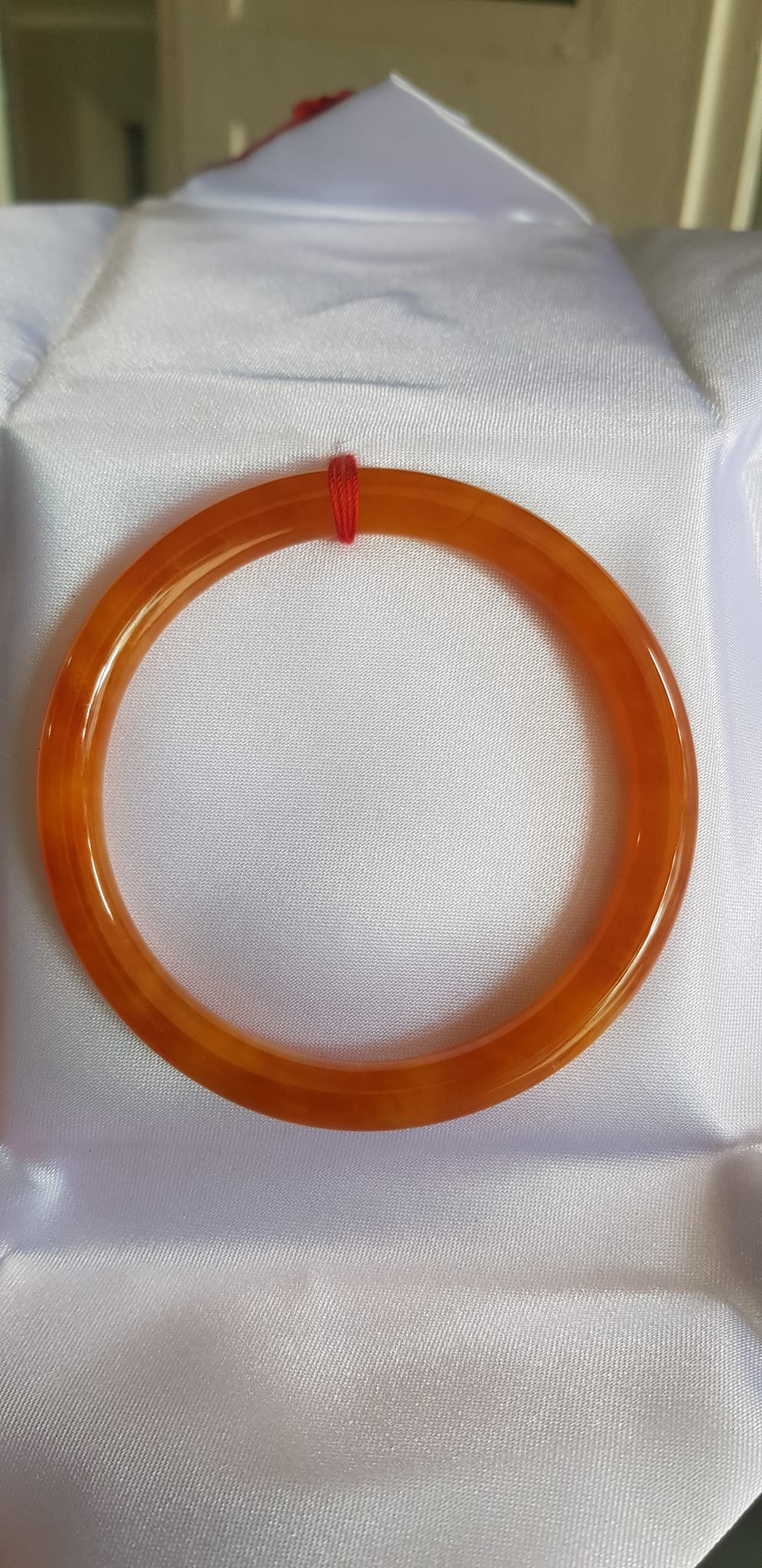 Vòng tay nữ đá Cẩm thạch Vàng Đậm mới đẹp lắm à nhen Ni 53mm x cọng 6,8mm Nữ mệnh Kim, mệnh Thổ 50kg - 55kg đeo món quà ý nghĩa dành cho các chị em ạ