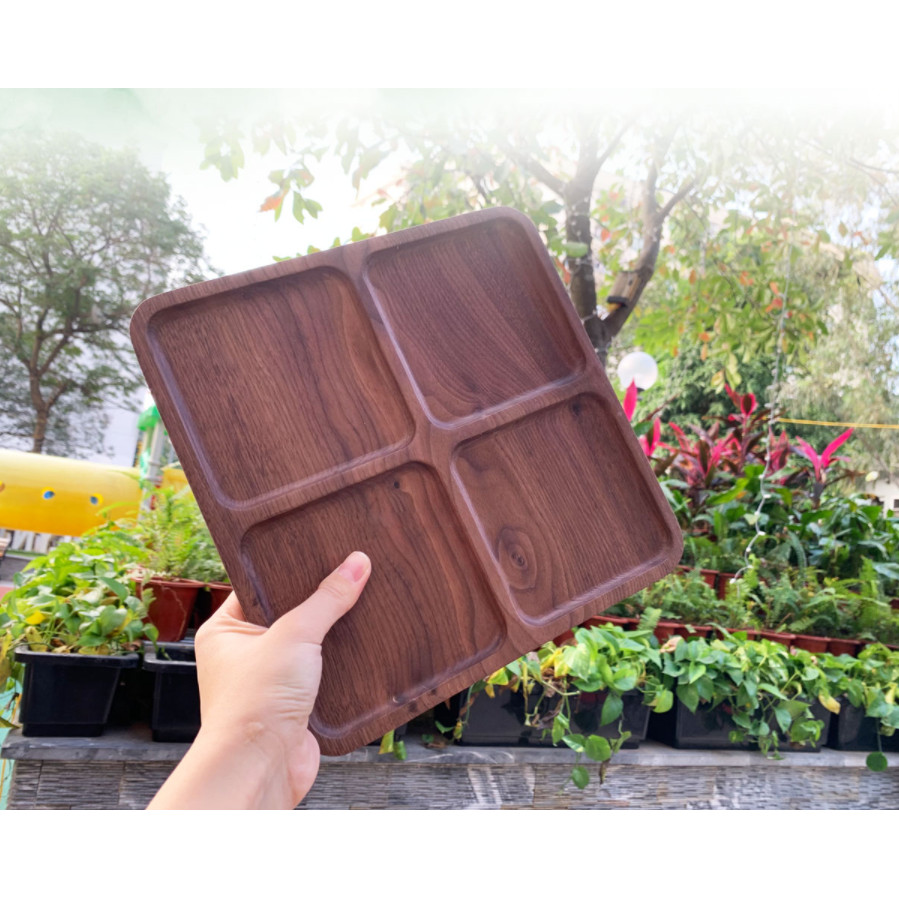 Khay hình vuông gỗ óc chó 4 ngăn kích thước 25x25cm