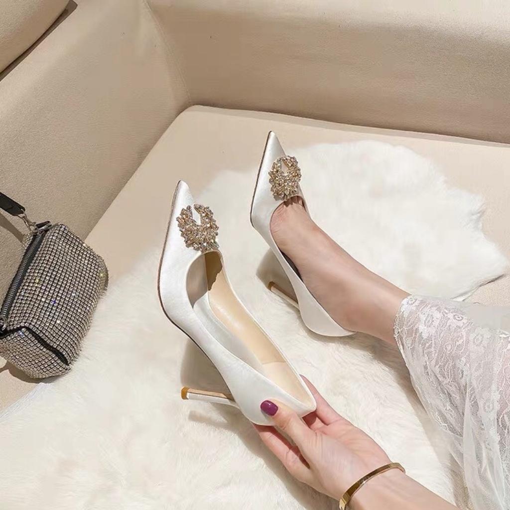 (Sẵn size 37) Giày cao gót, giày cưới cô dâu màu trắng chất liệu lụa satin đính đá cao cấp - GCCD008