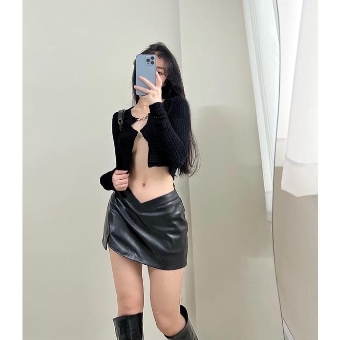 ÁO ĐEN DÀI TAY GÀI NÚT SEXY- VÁY DA LƯNG THẤP XẺ ĐÙI