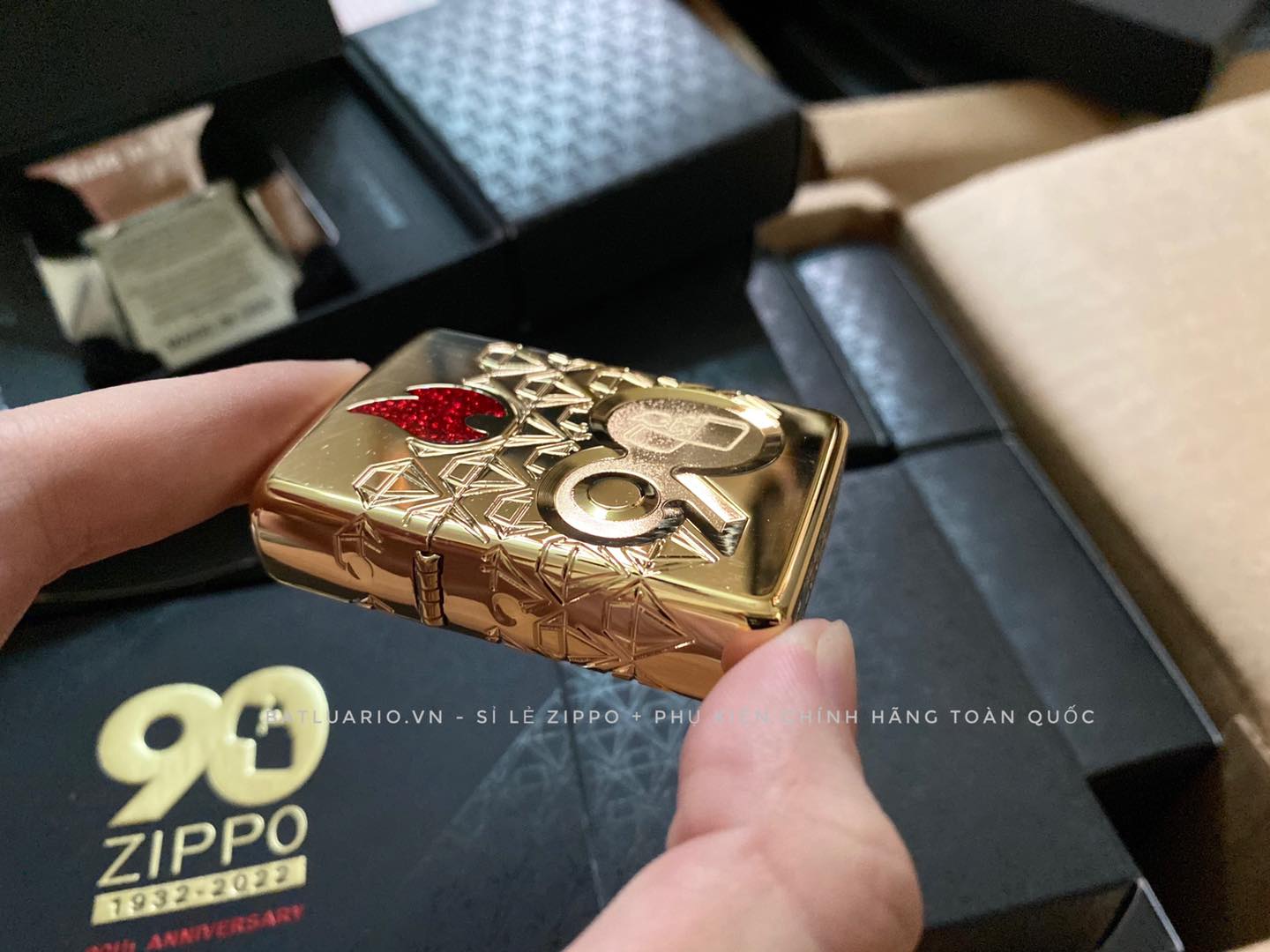 Bật Lửa Zippo 49866 – Zippo 90th Anniversary Limited Edition – Zippo 2022 Collectible Of The Year Asia – Gold Plated – Zippo Coty 2022 Asia