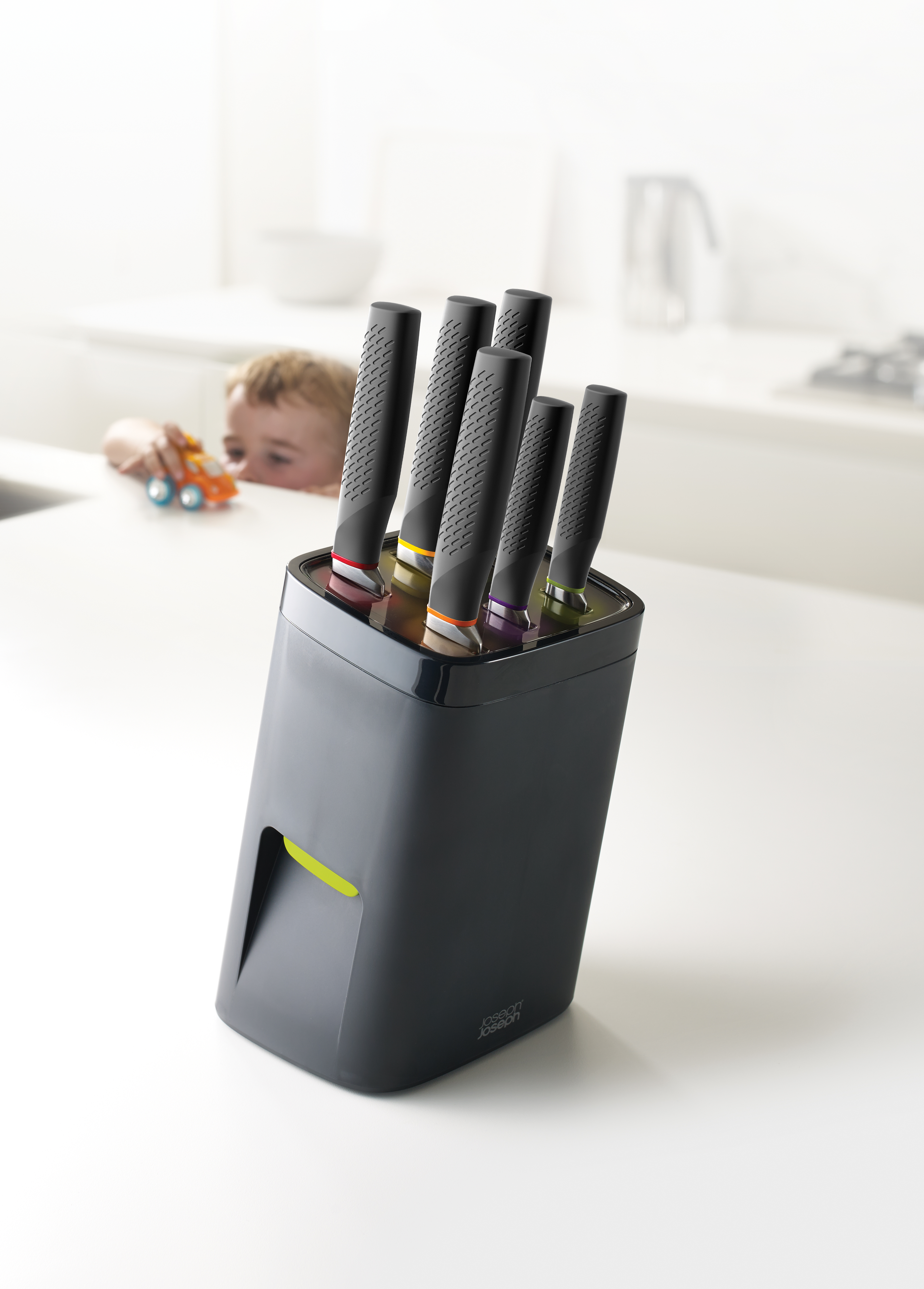 Joseph Joseph - Bộ dao 6 món cao cấp LockBlock Knife Block Set Black 101256 (hộp có khóa an toàn)